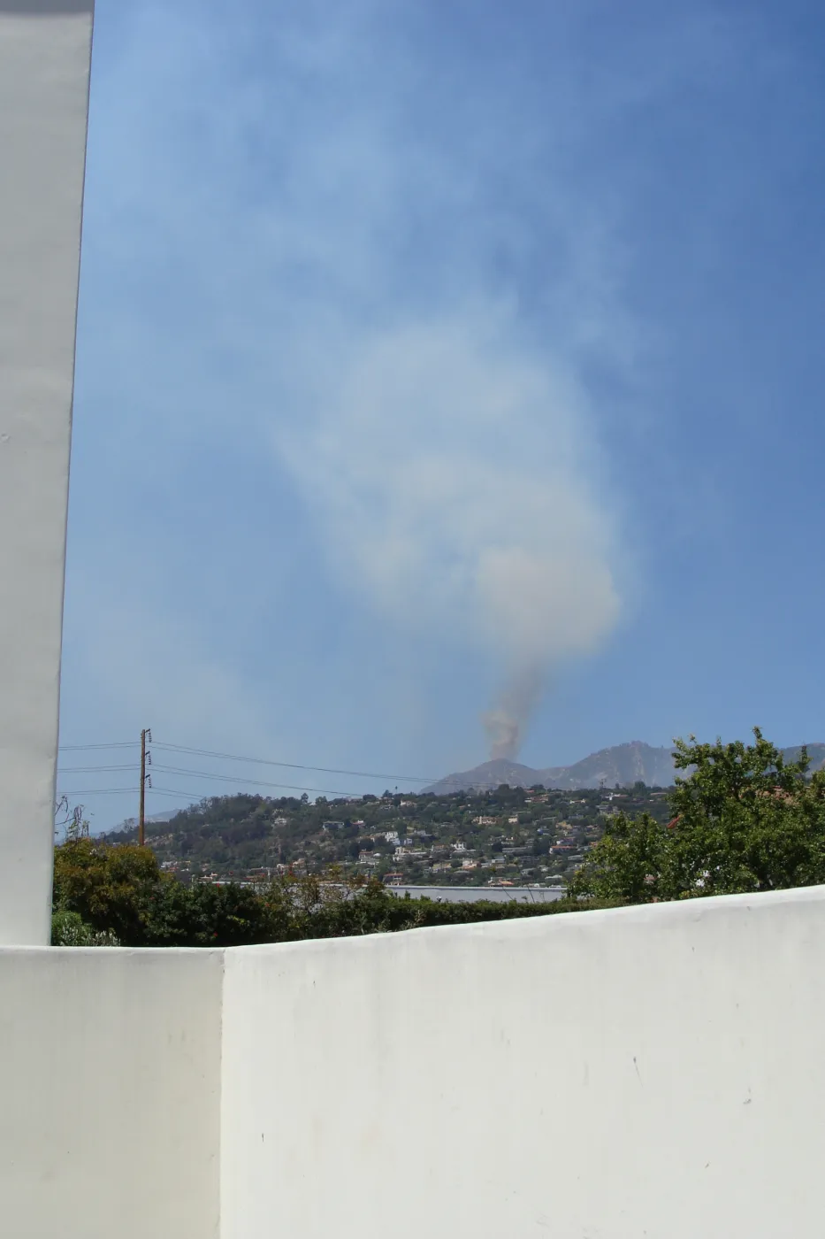 spiraling smoke plume, Jesusita Fire from Montecito Street, Day 3, 1:20 PM