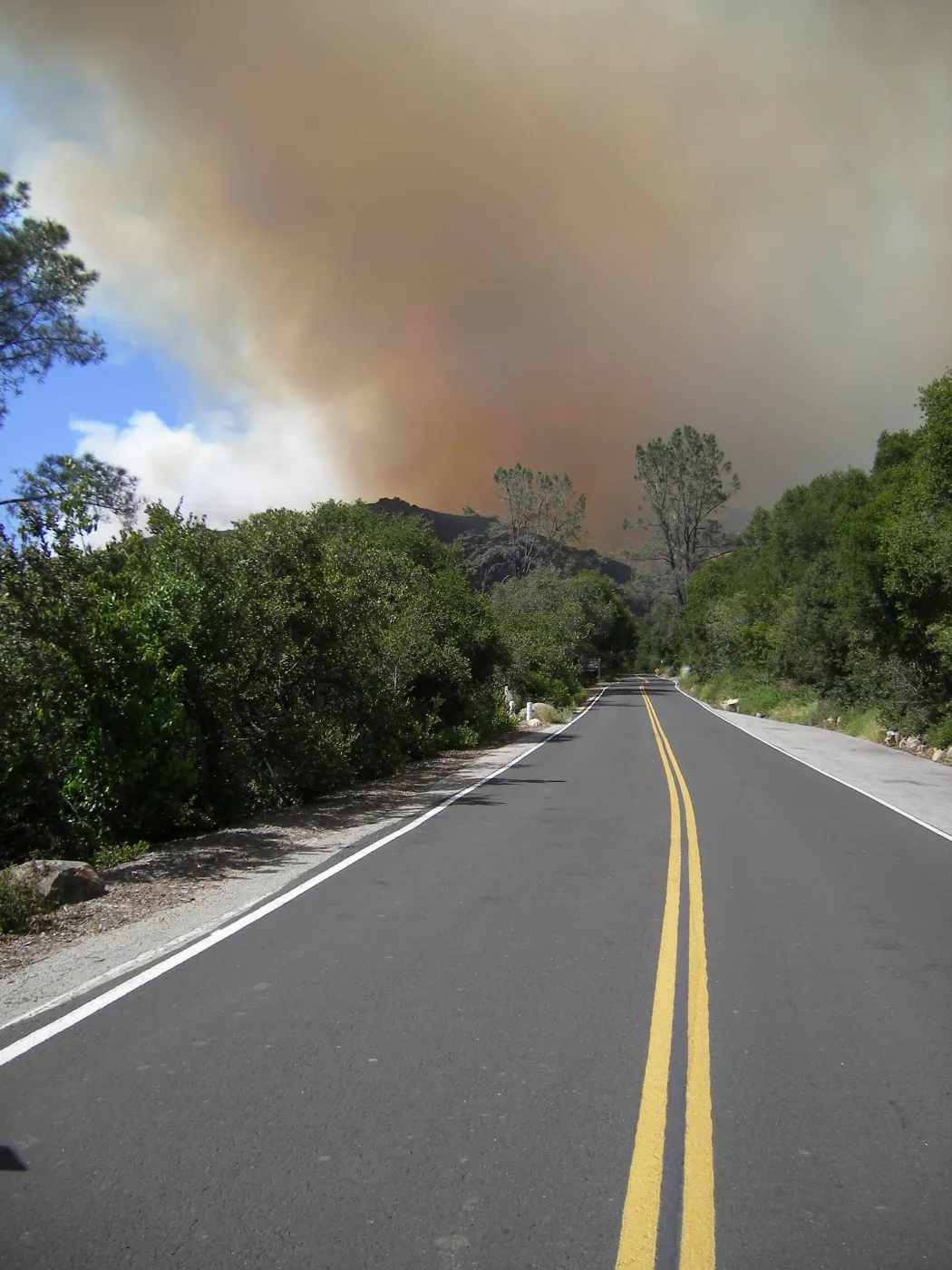 view of Jesusita Fire from Mission Canyon Road, day one, 3:15 PM