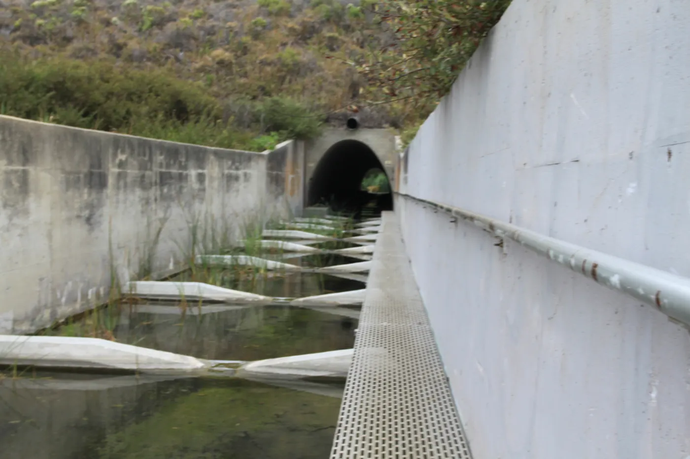 Arroyo Hondo, drainage