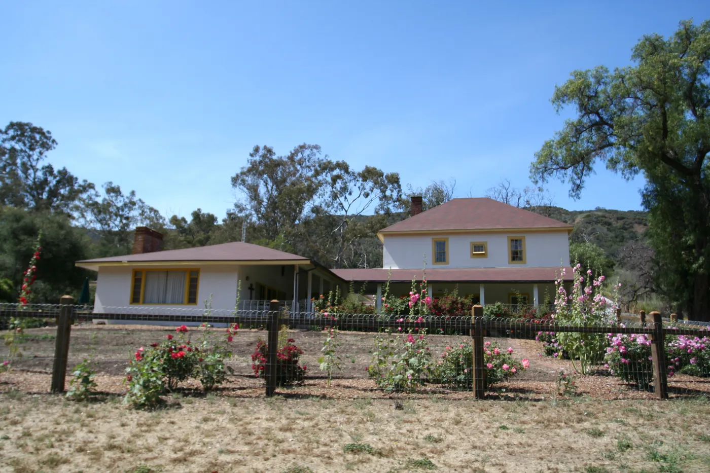 TEAWET, Santa Cruz Island field trip, 2009, ranch house
