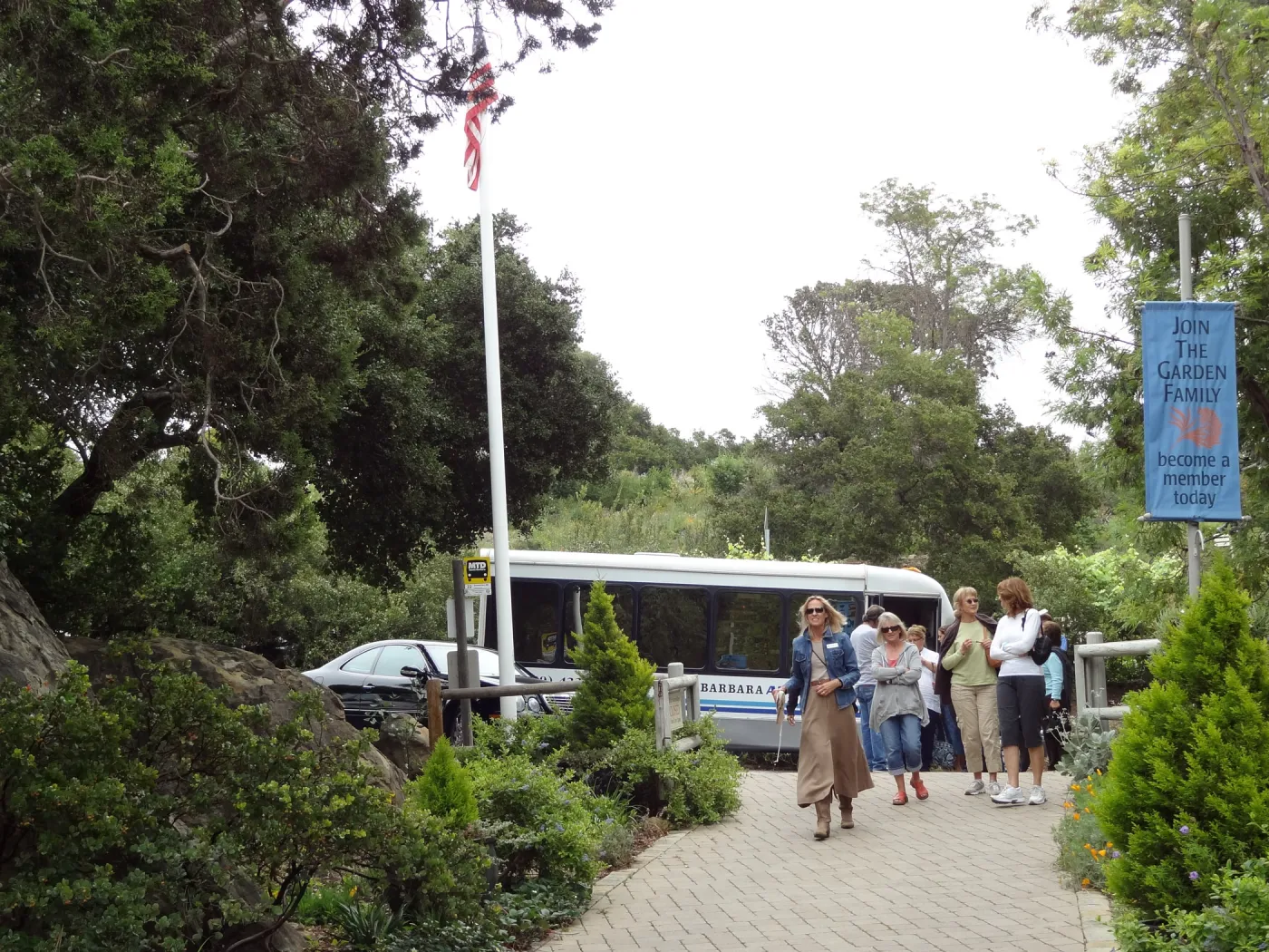 Visitors arriving by bus at Entrance, National Public Gardens Day 2012, SBBG