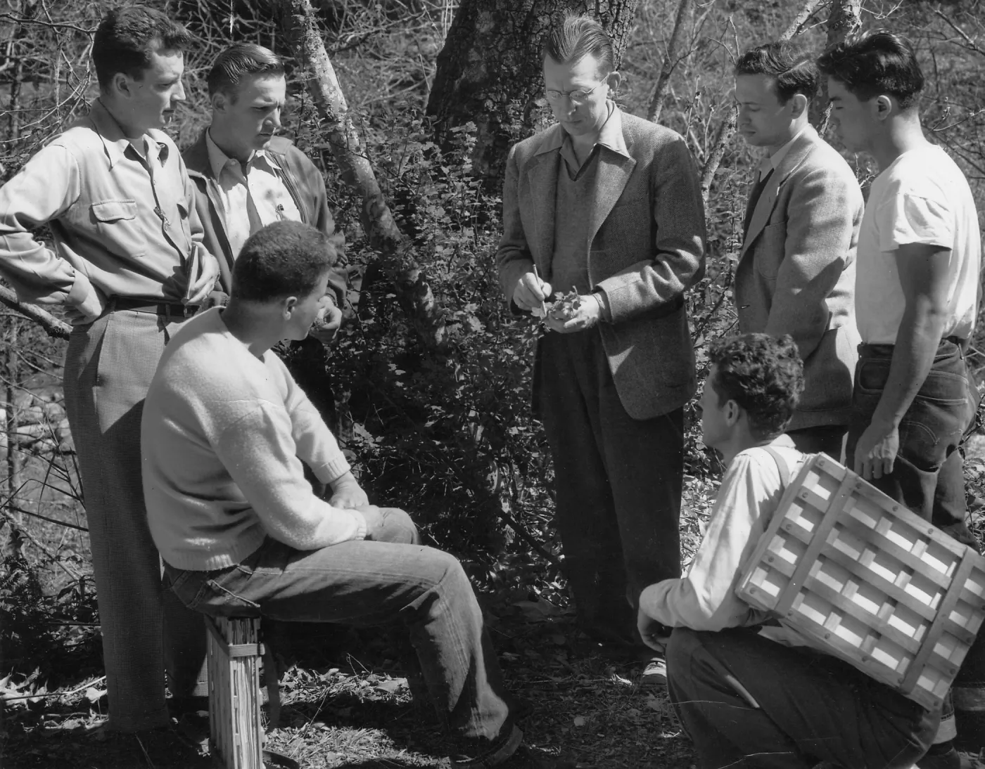 C.H. Muller with Students, 2-21-1949(see Cataloging Support DocumentsMuller)