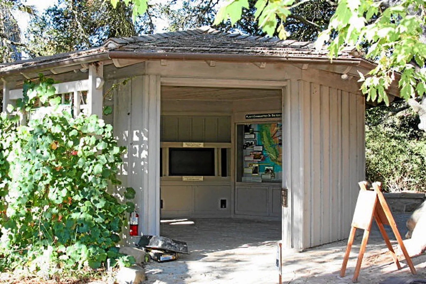 Information Kiosk, South entrance
