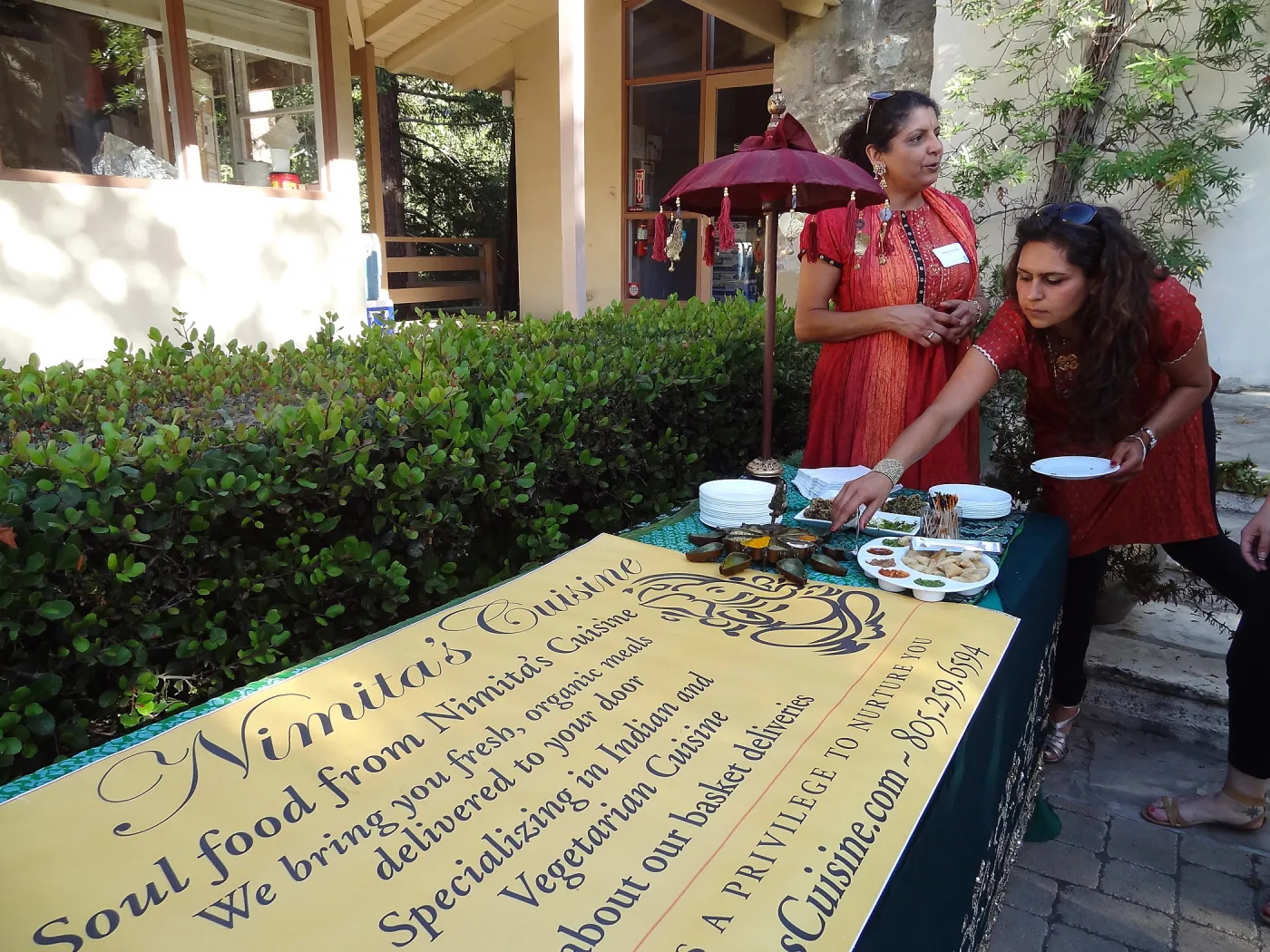 SBBG hosts Santa Barbara Chamber of Commerce Mixer, June 2013, catering