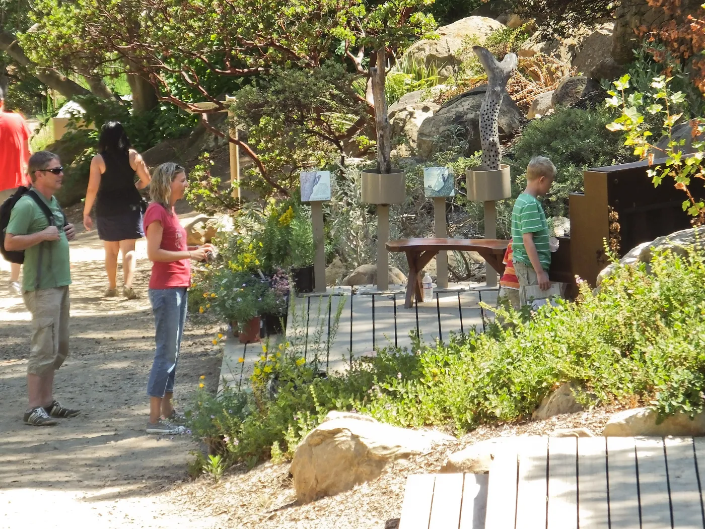 Trails n Tails 2014, Family in Garden