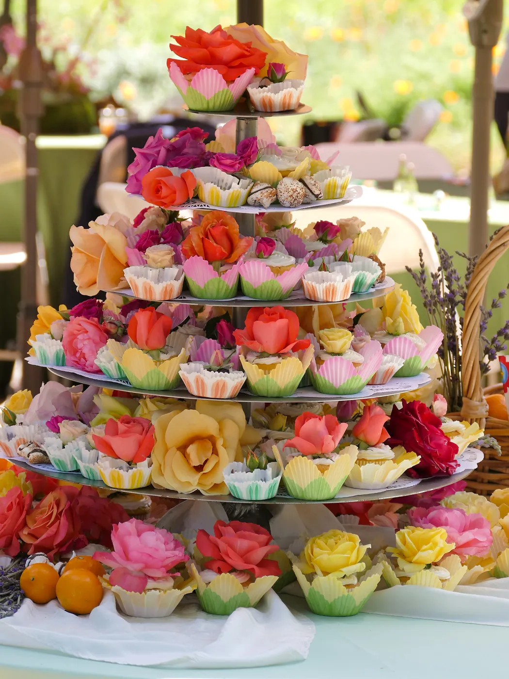 Garden Club of Santa Barbara Centennial Birthday Meeting, Birthday cupcakes