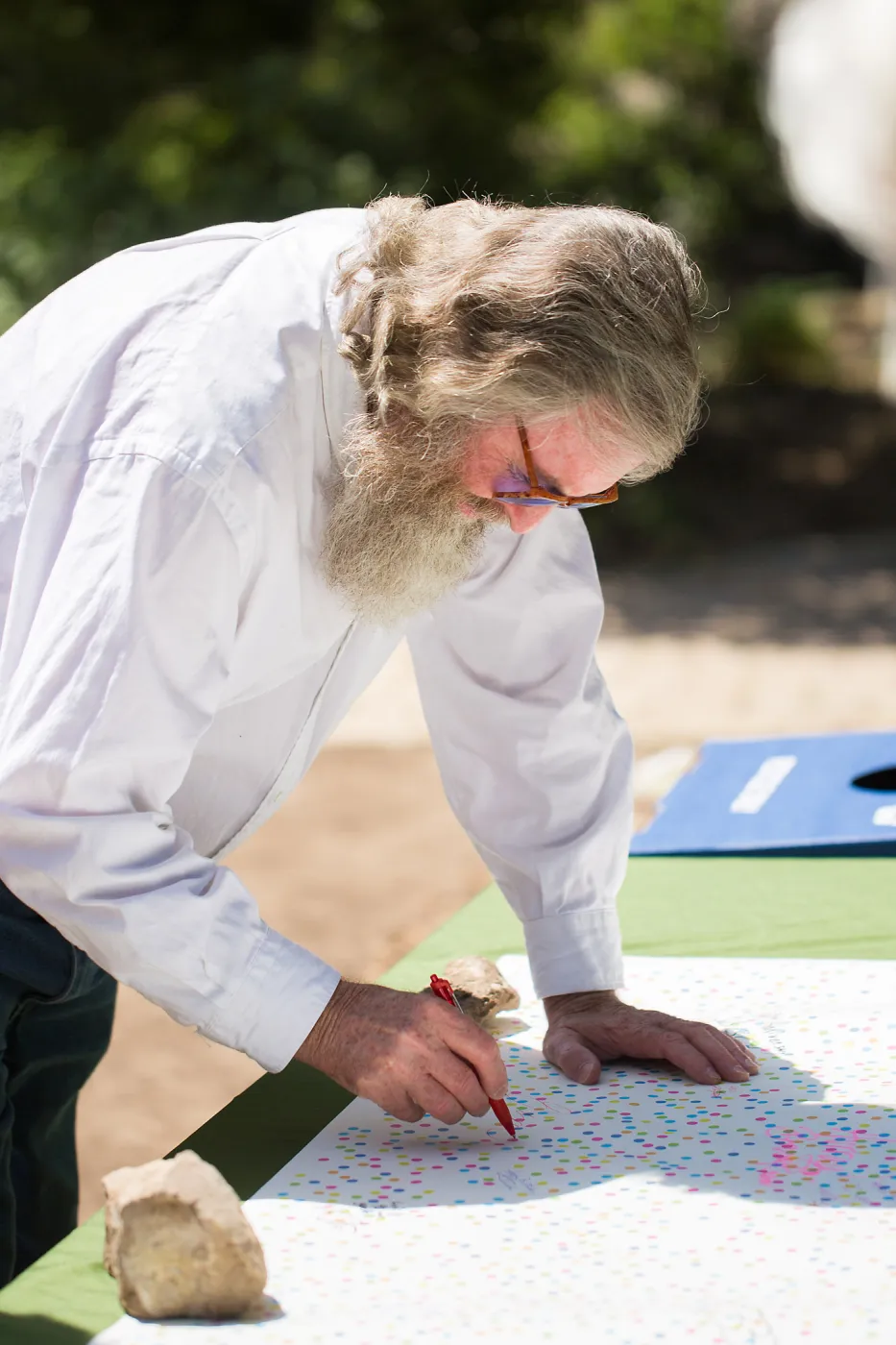 Cultivating the Wild: Native Gardens Tour and 90th Birthday Celebration, birthday card signing
