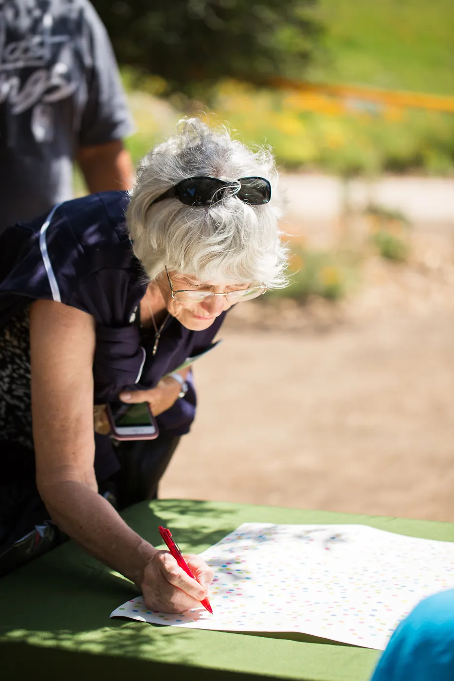 Cultivating the Wild: Native Gardens Tour and 90th Birthday Celebration, birthday card signing