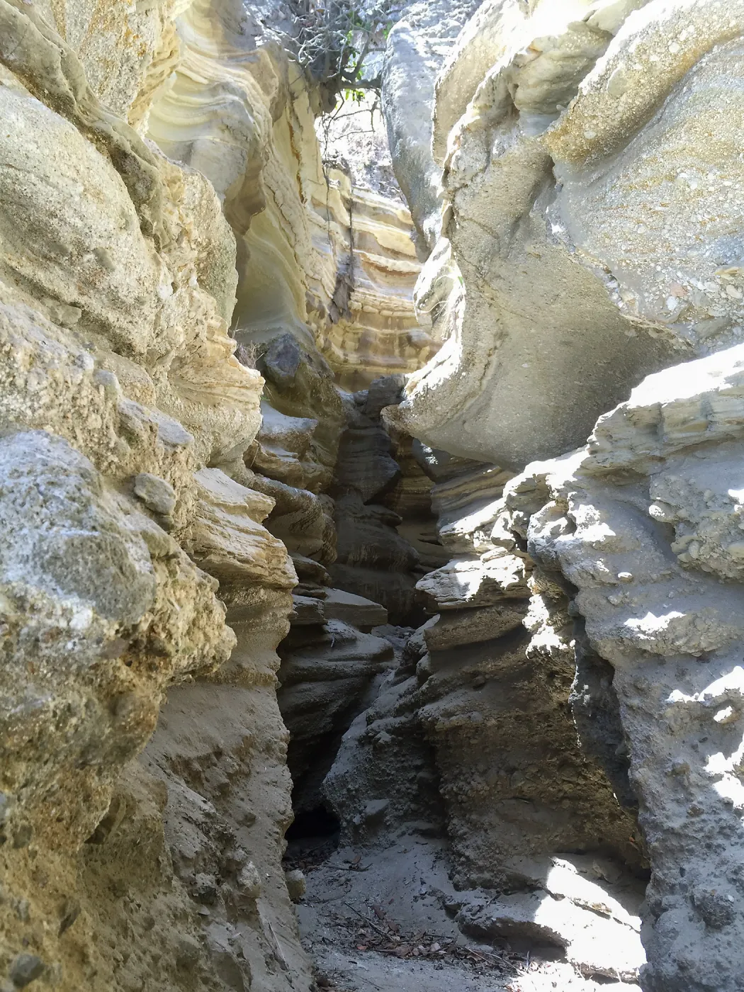 Santa Rosa Island Trip, Slot canyon along beach