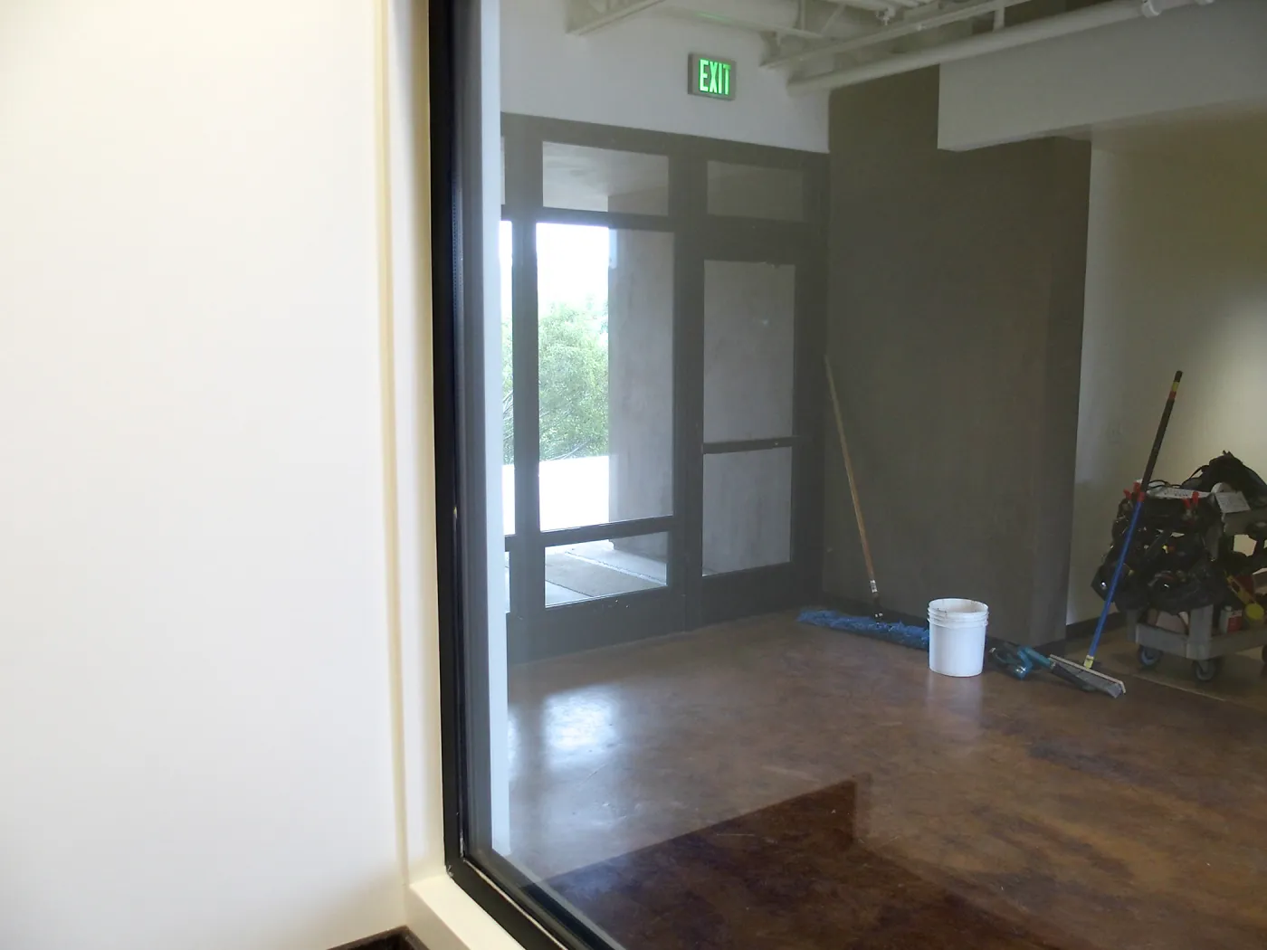 Pritzlaff Conservation Center construction, multipurpose lab, visitor window detail