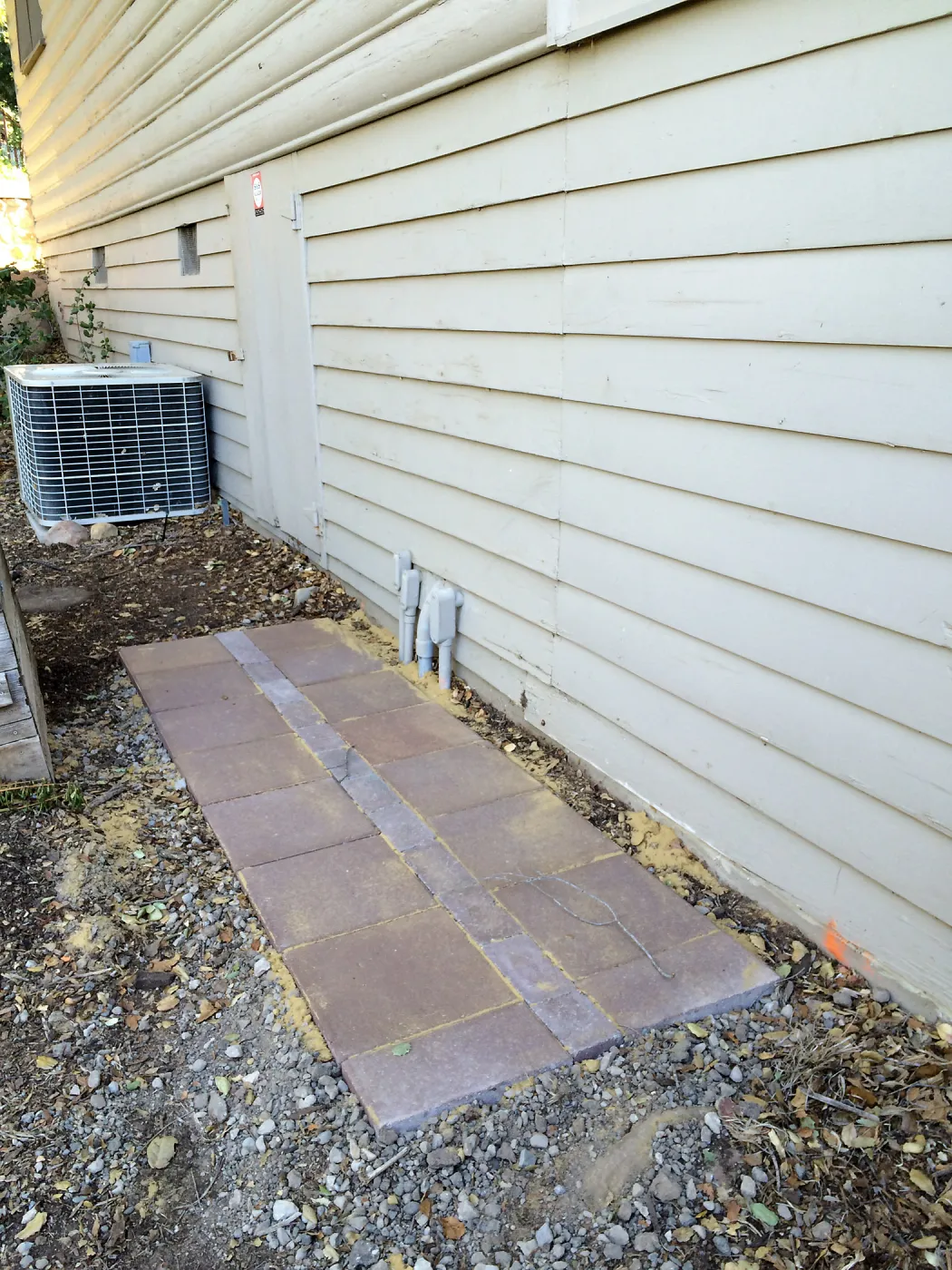 Installaion of rainwater collection tank at the Water Wise Home Garden
