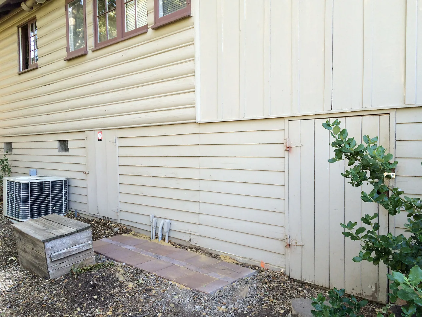 Installaion of rainwater collection tank at the Water Wise Home Garden
