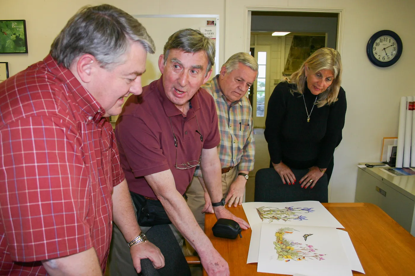 Ed Schneider, Patick O'Hara, Bob Sherwood, and Nancy Johnson viewing artwork