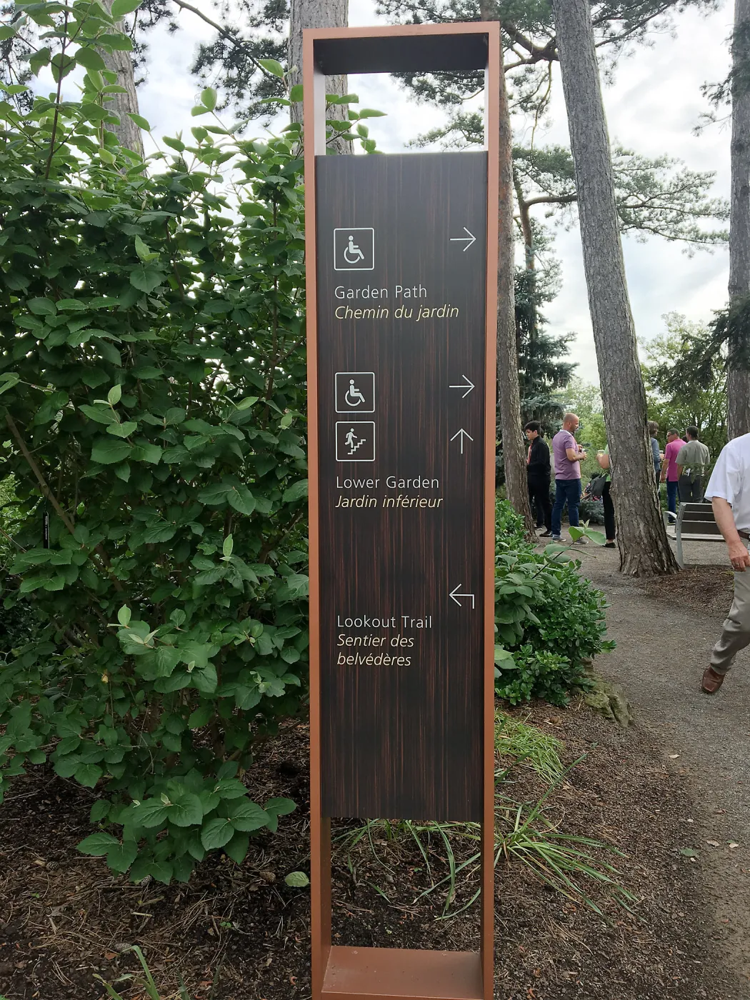 Royal Botanic Garden, Ontario, Canada, Directional signage