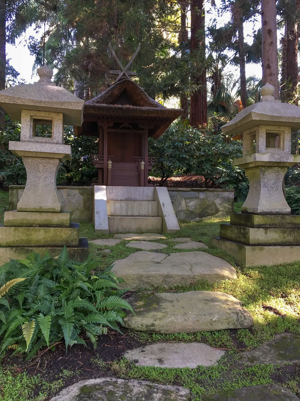 Stone lanterns at teahouse at Lotusland