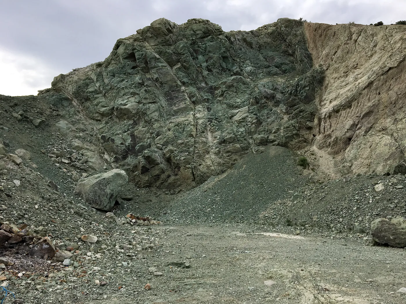 Serpentine outcrop, Jawbone Canyon, Kern County
