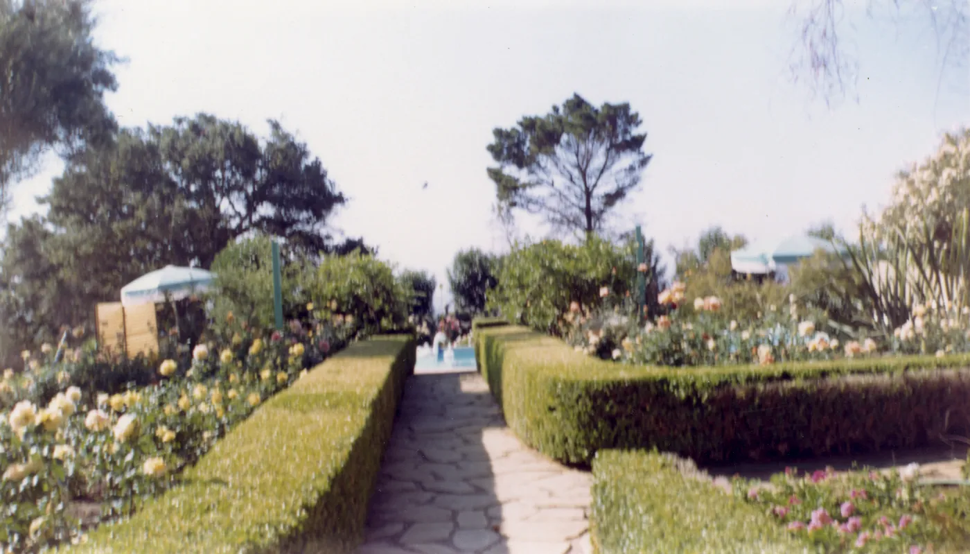 Gane / Lotterhos residence Garden