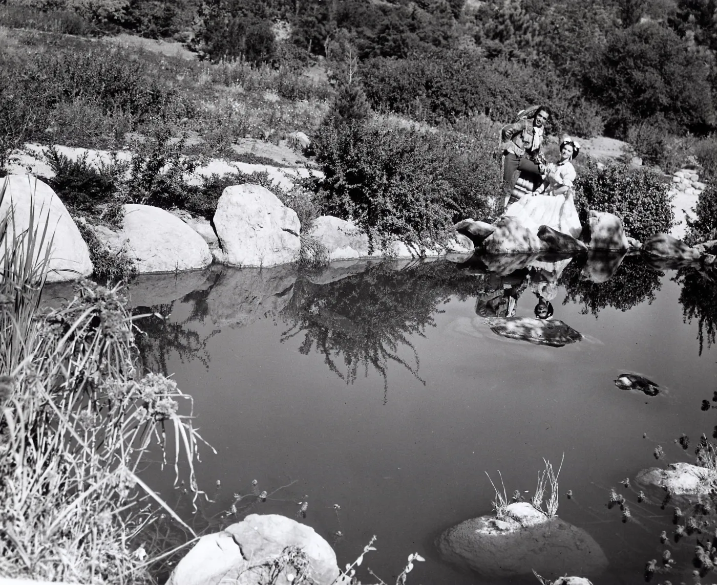Old Fiesta days photo shoot, Botanic Garden Pond