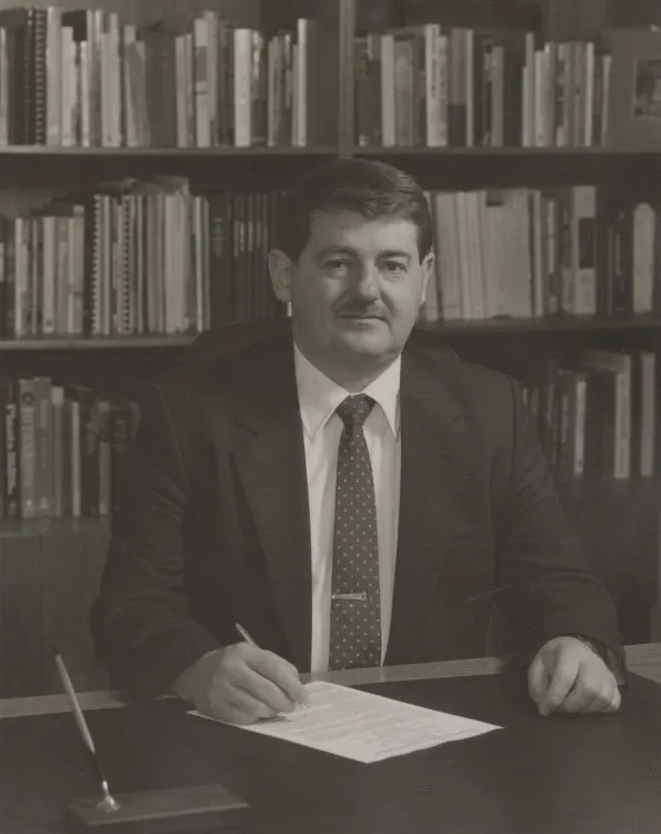 Dr. Edward Schneider