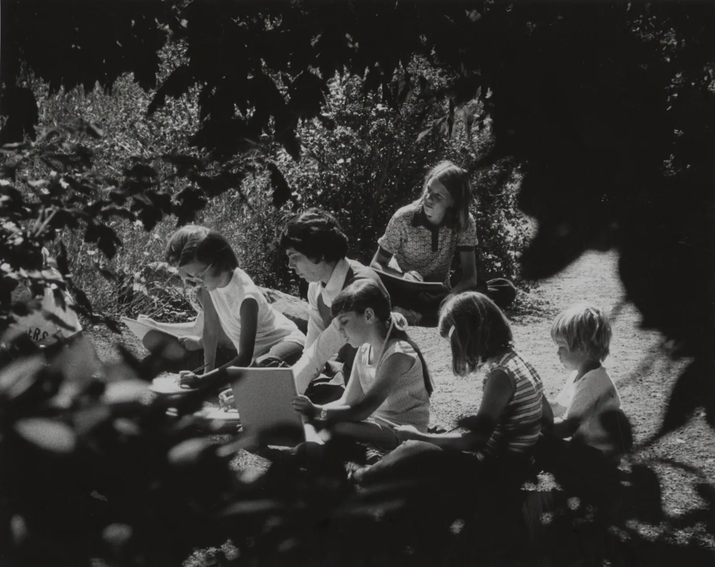 Young artists in a landscape drawing class at SBBG with Jackie Broughton