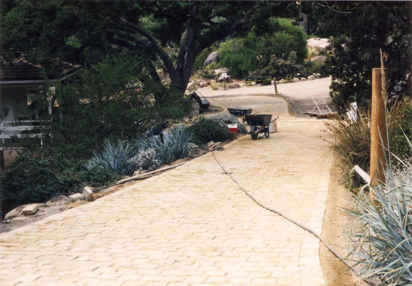 1998 construction of the entrance kiosk and stone pavers