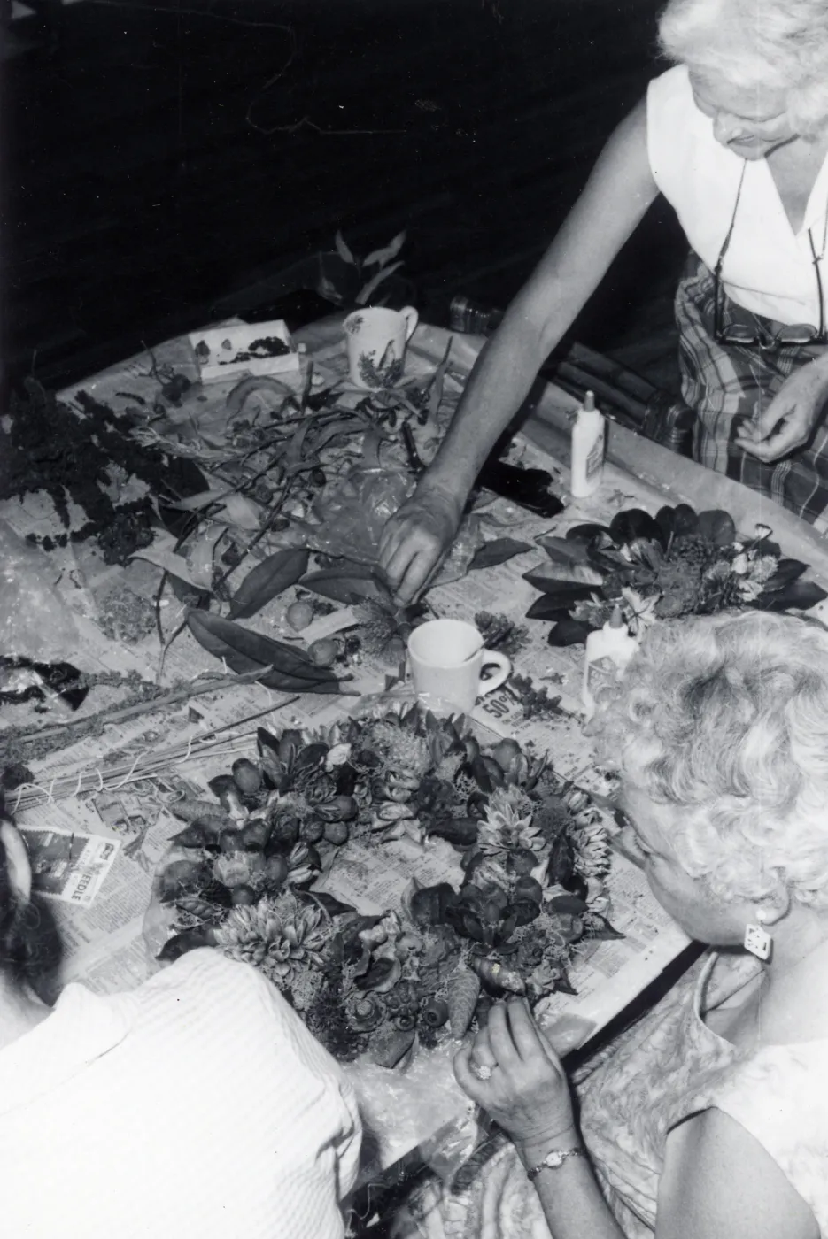 Garden Guild: Wreath making, Fall, 1971