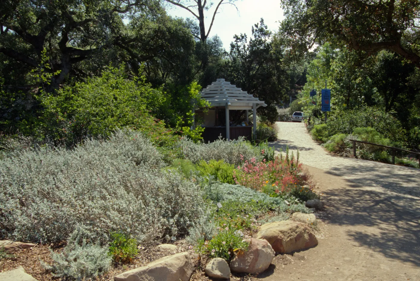 Groundcover display and Entrance Kiosk, ©Marie Gayeski