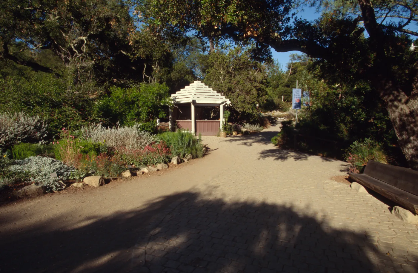 Entrance Kiosk, Ground Cover Display, wood bench and cobbled stone pavers, ©Marie Gayeski