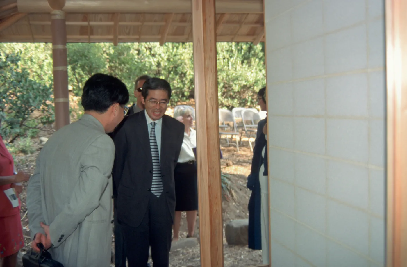 Japanese consul-general visit to Tea House