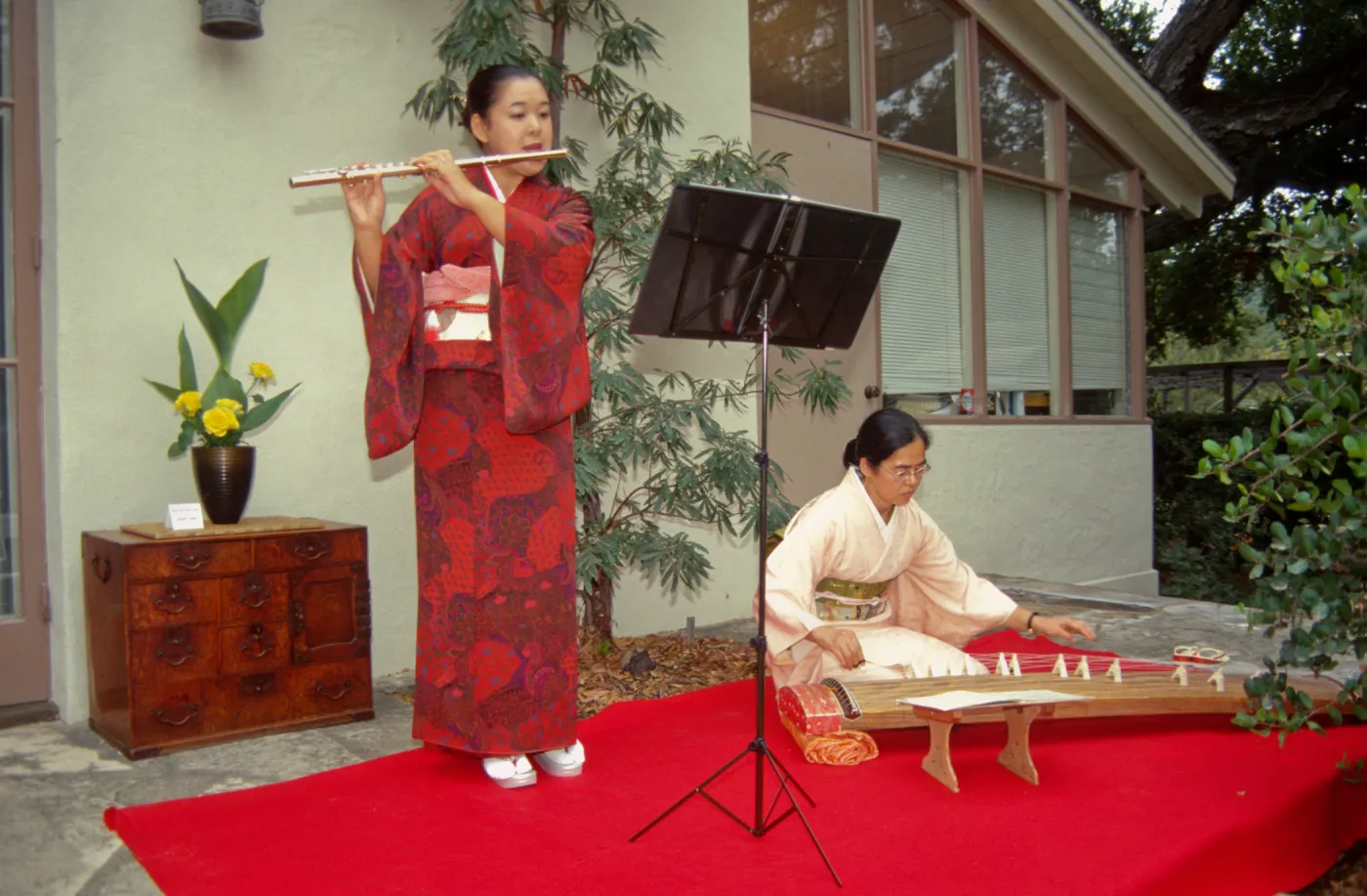 musicians at tea house event