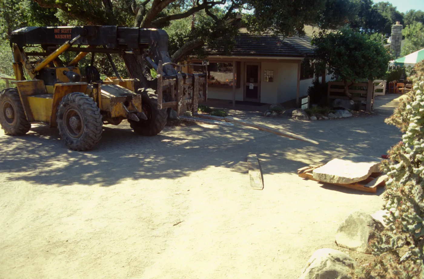 construction and placement of the Pritzlaff Bench in the Desert Section, 2000
