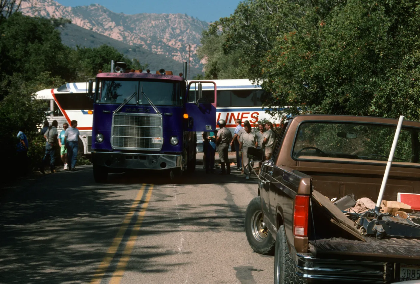 Bus stuck on Mission Canyon Road at Entrance