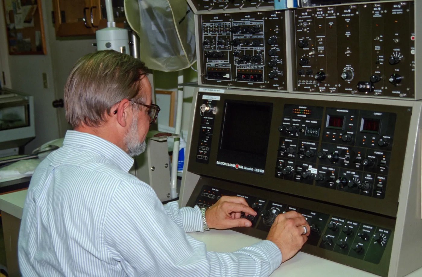 Dieter Wilken, scanning electron microscope panel