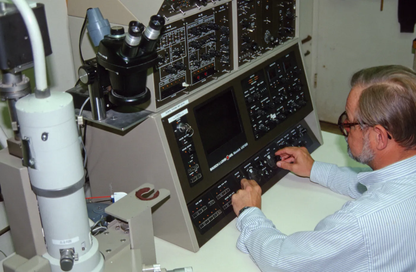Dieter Wilken, scanning electron microscope panel