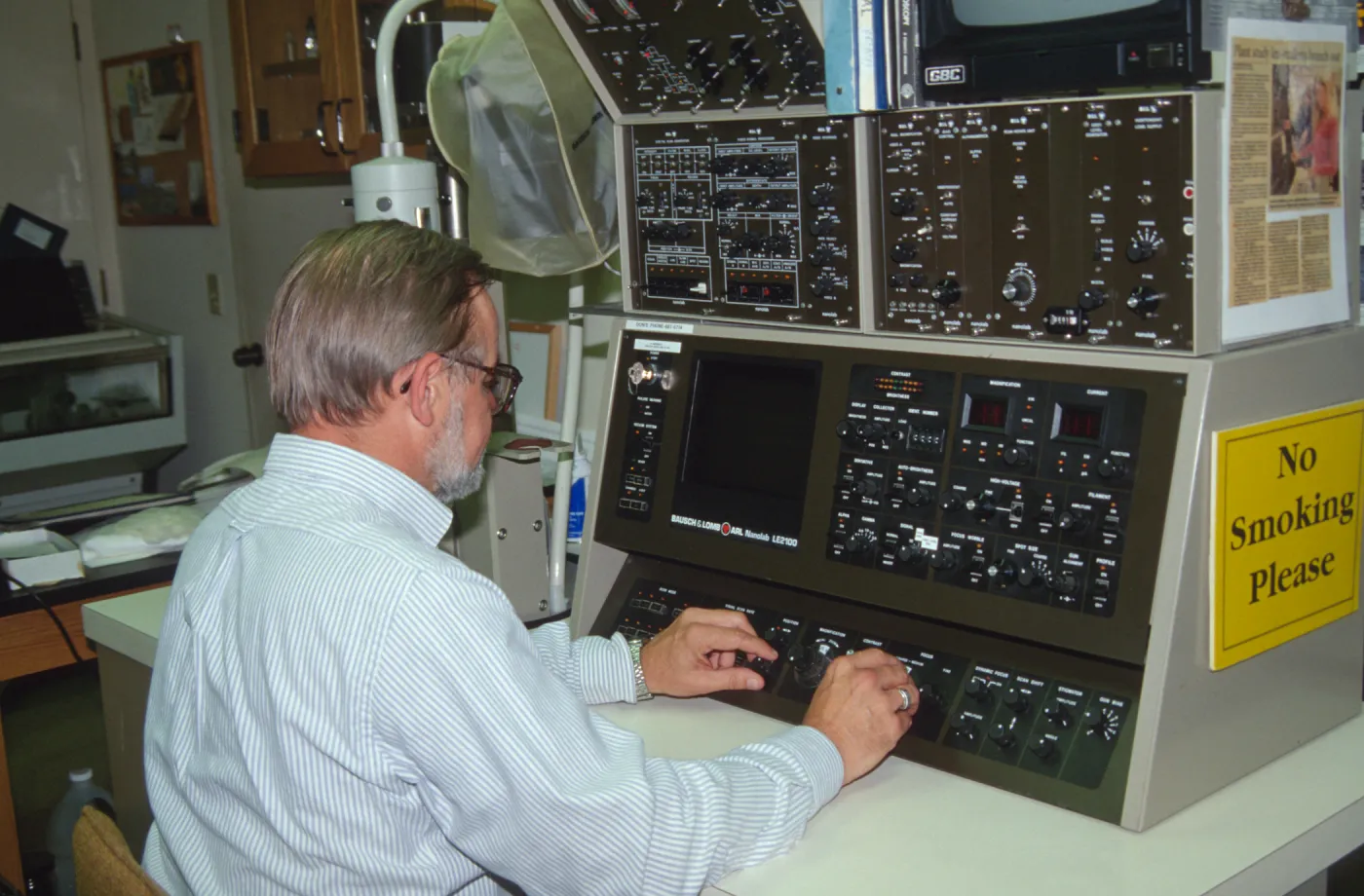 Dieter Wilken, scanning electron microscope panel