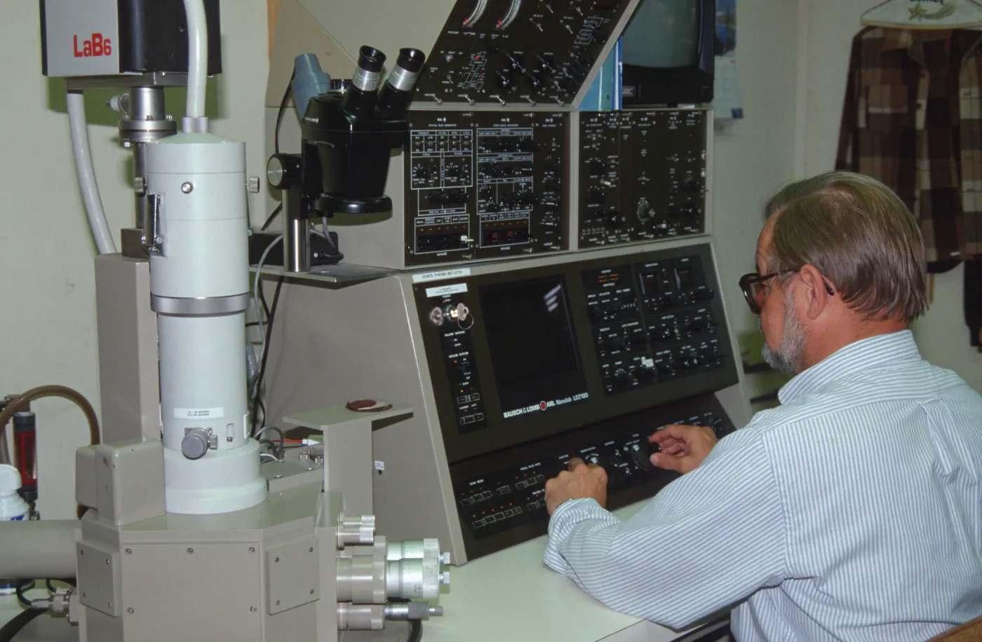 Dieter Wilken, scanning electron microscope panel