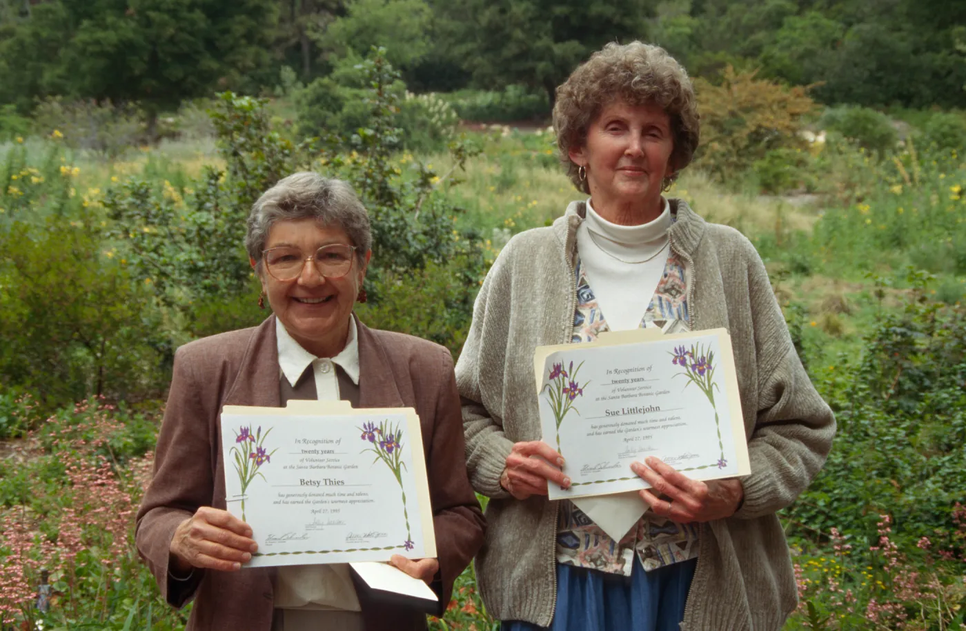 Volunteer Luncheon 1995, Betsy Thies and Sue Littlejohn 20-year service awards