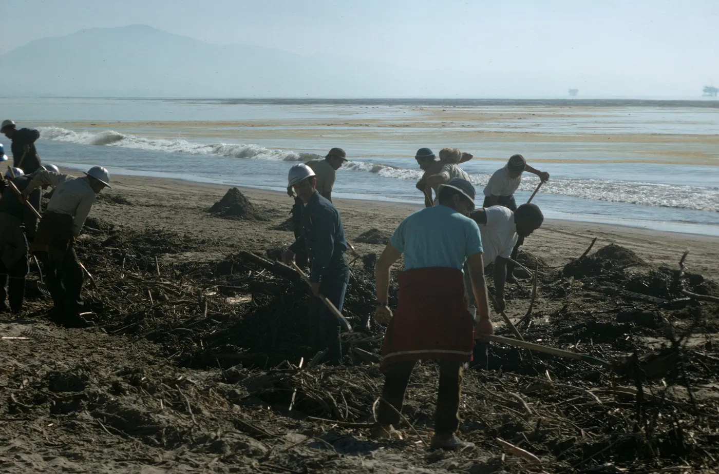 oil cleanup, East Beach, Santa Barbara