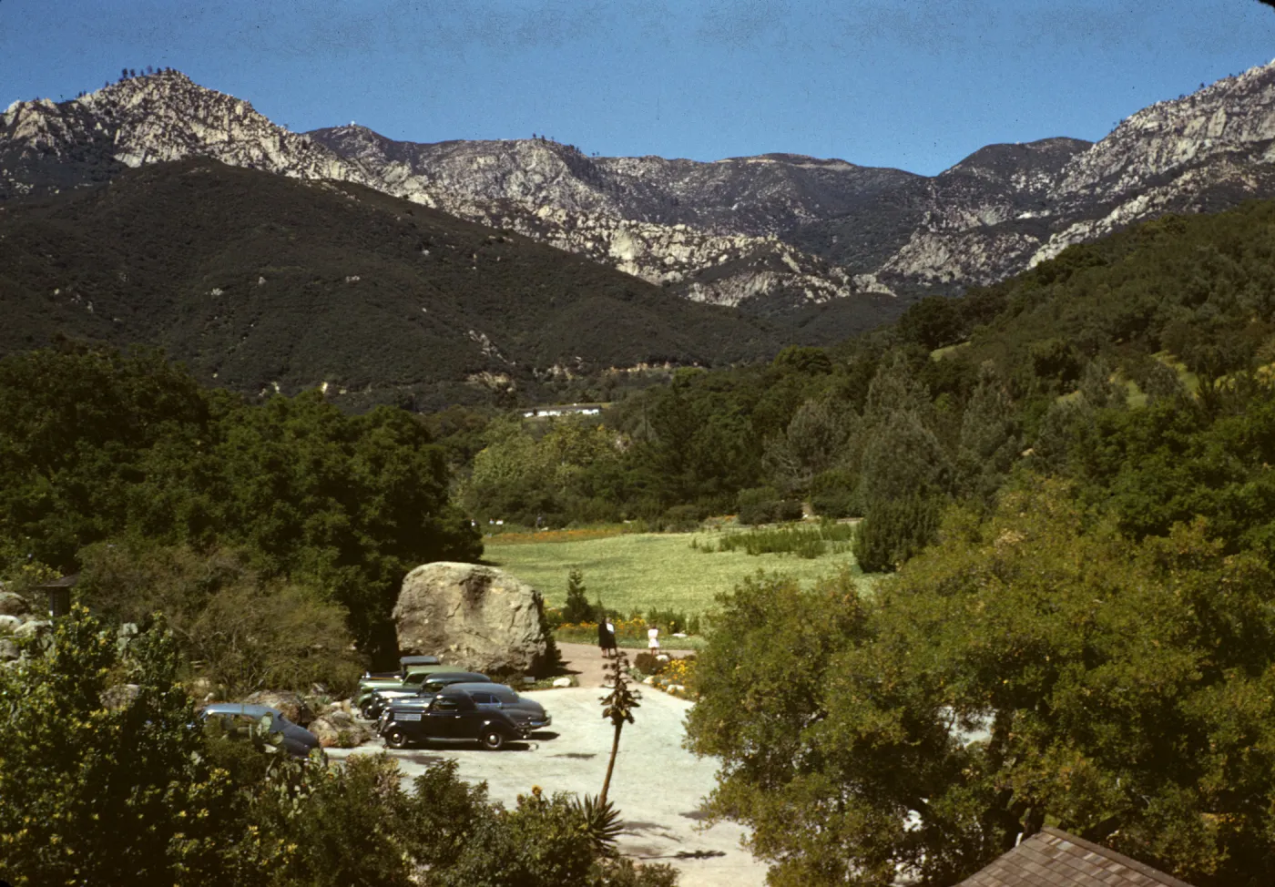 SBBG Members Day, 1944, automobiles parked at the Blaksley Boulder