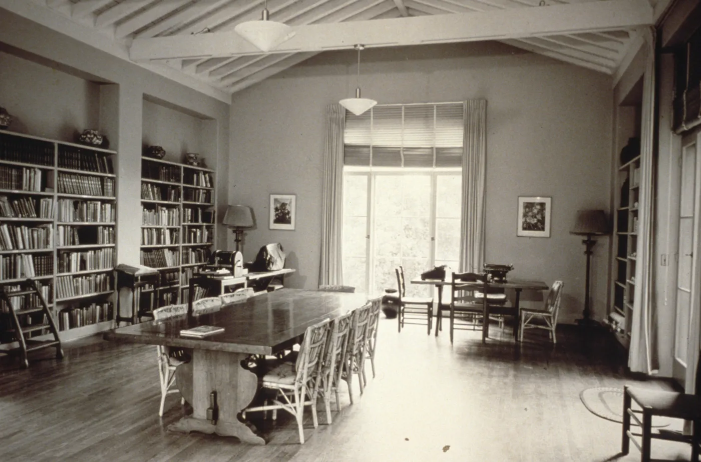 similar to SBBG_PR_01961, Blaksley Library interior, 1942, ©Joseph Muench
