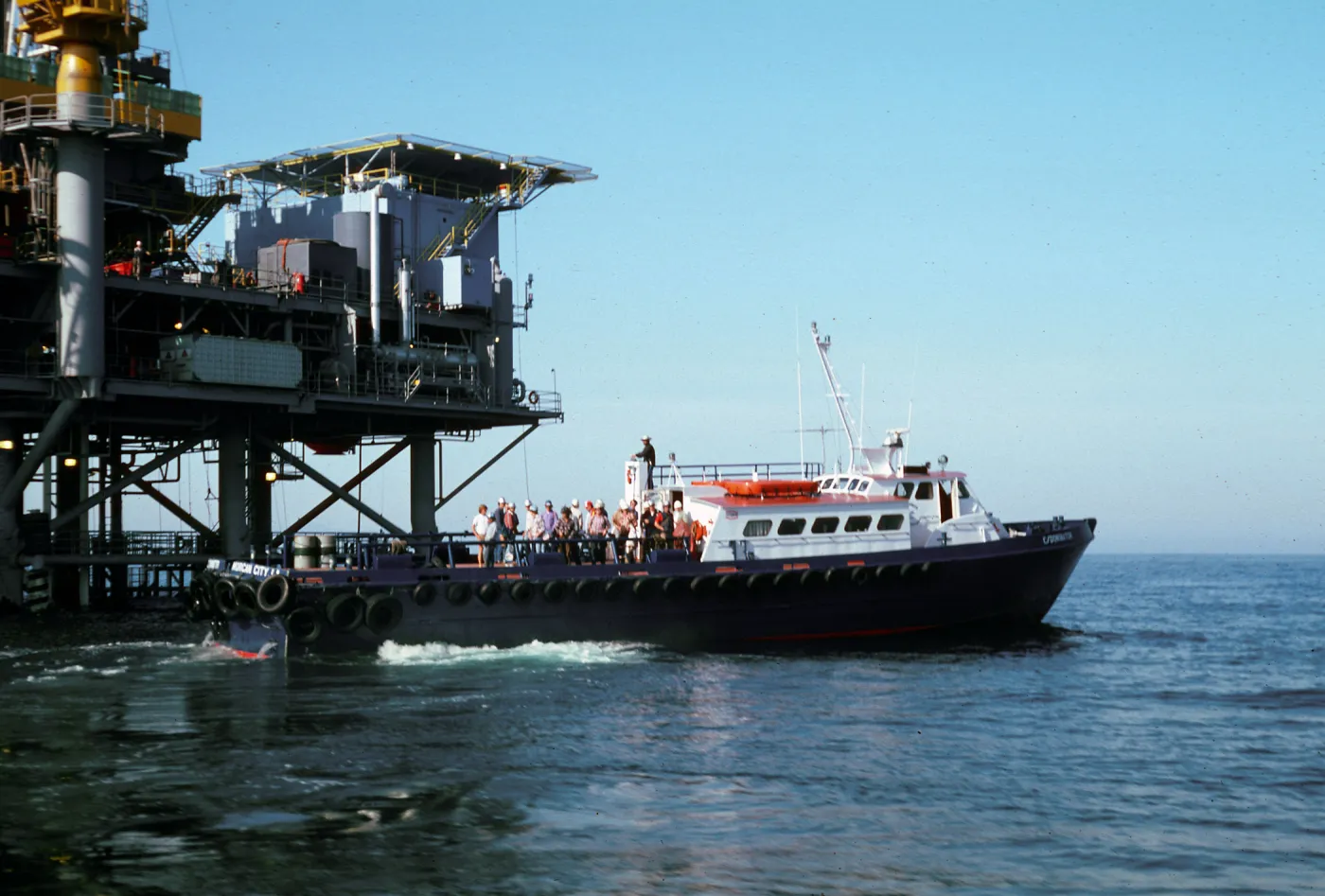 Texaco Oil platform habitat, crew being unloaded