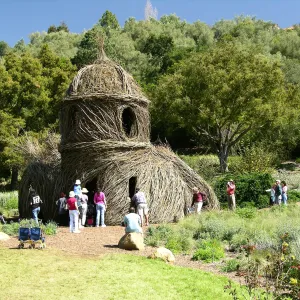 Patrick Dougherty Toad Hall Grand Opening