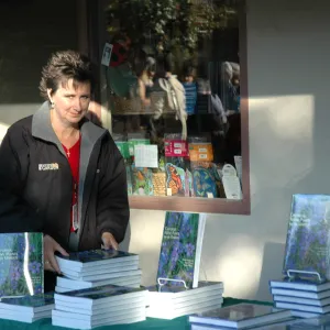 Sheryl Kelly, â€˜California Native Plants for the Garden' book display table