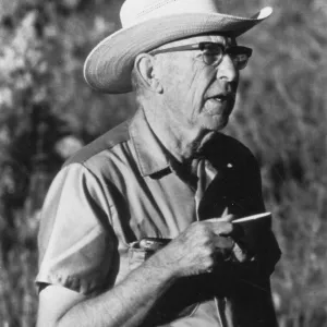 C.H. Muller lecturing on the virtues of fieldwork Sept 1977(see Cataloging Support DocumentsMuller)