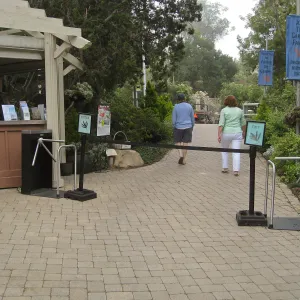 Entrance kiosk and turnstiles