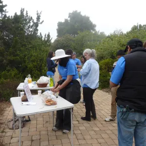Volunteers from Citrix, Dirty Hands Brigade
