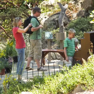 Trails n Tails 2014, Family in Garden