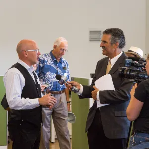 Pritzlaff Conservation Center Ribbon Cutting Celebration, Steve Windhyager leading tour in research workstation area