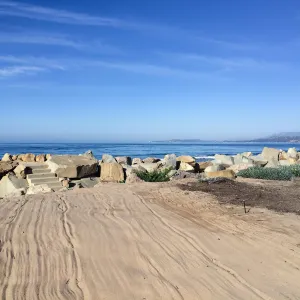 Touring gardens with Isabelle Greene, Sand Point Road, Carpenteria