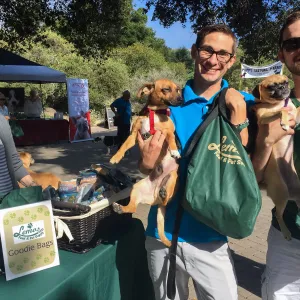 Trails â€˜n' Tails 2017, visitors with gift bags